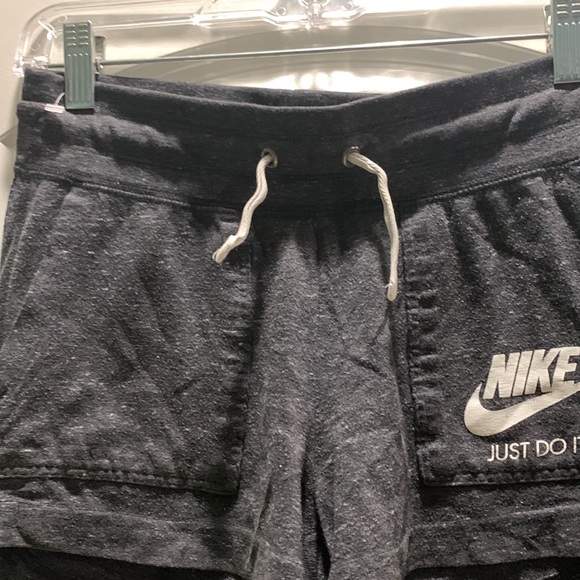 NIKE SIZE XS ATHLETIC SHORTS - Picture 3 of 6
